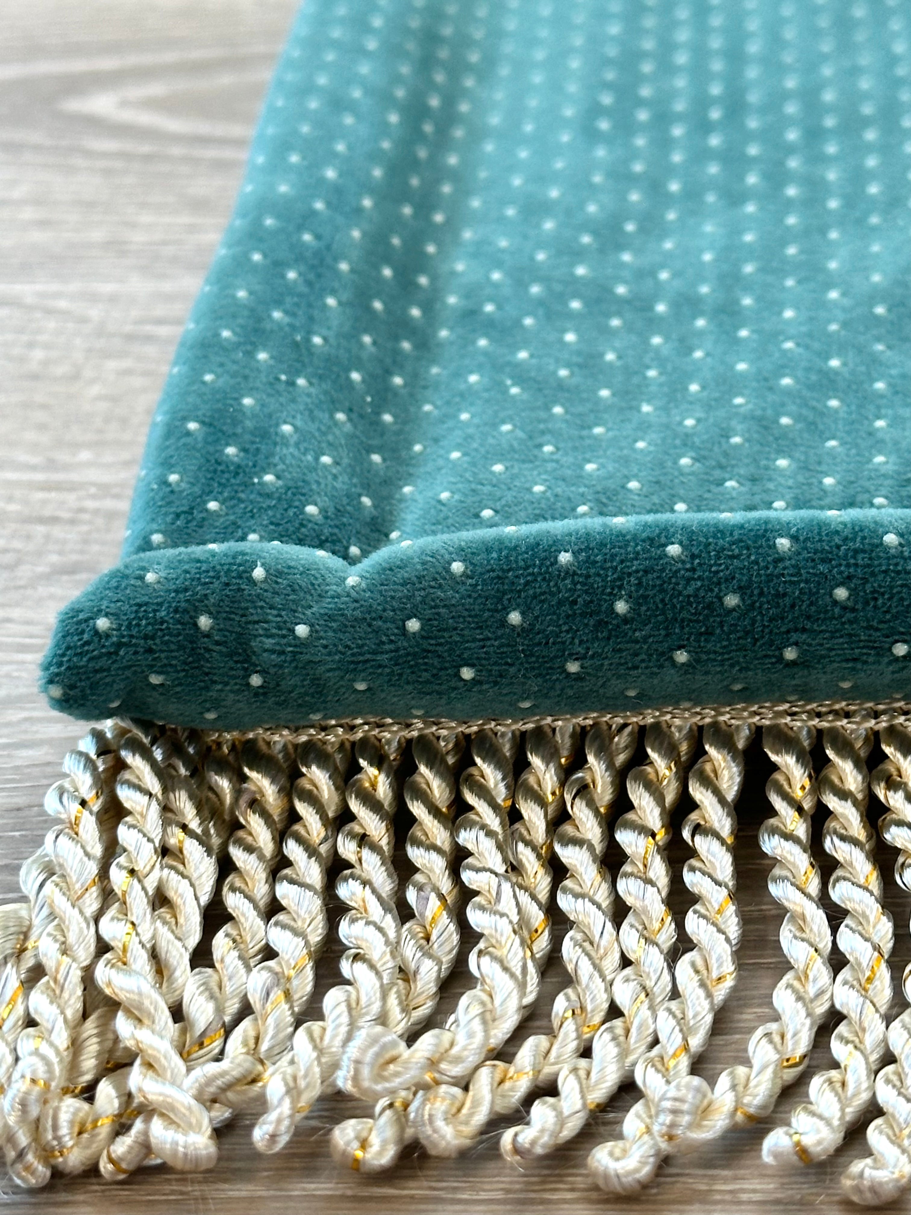 Luxury Padded Anti Slip Moroccan (Adult) Prayer Mat – Soft Islamic