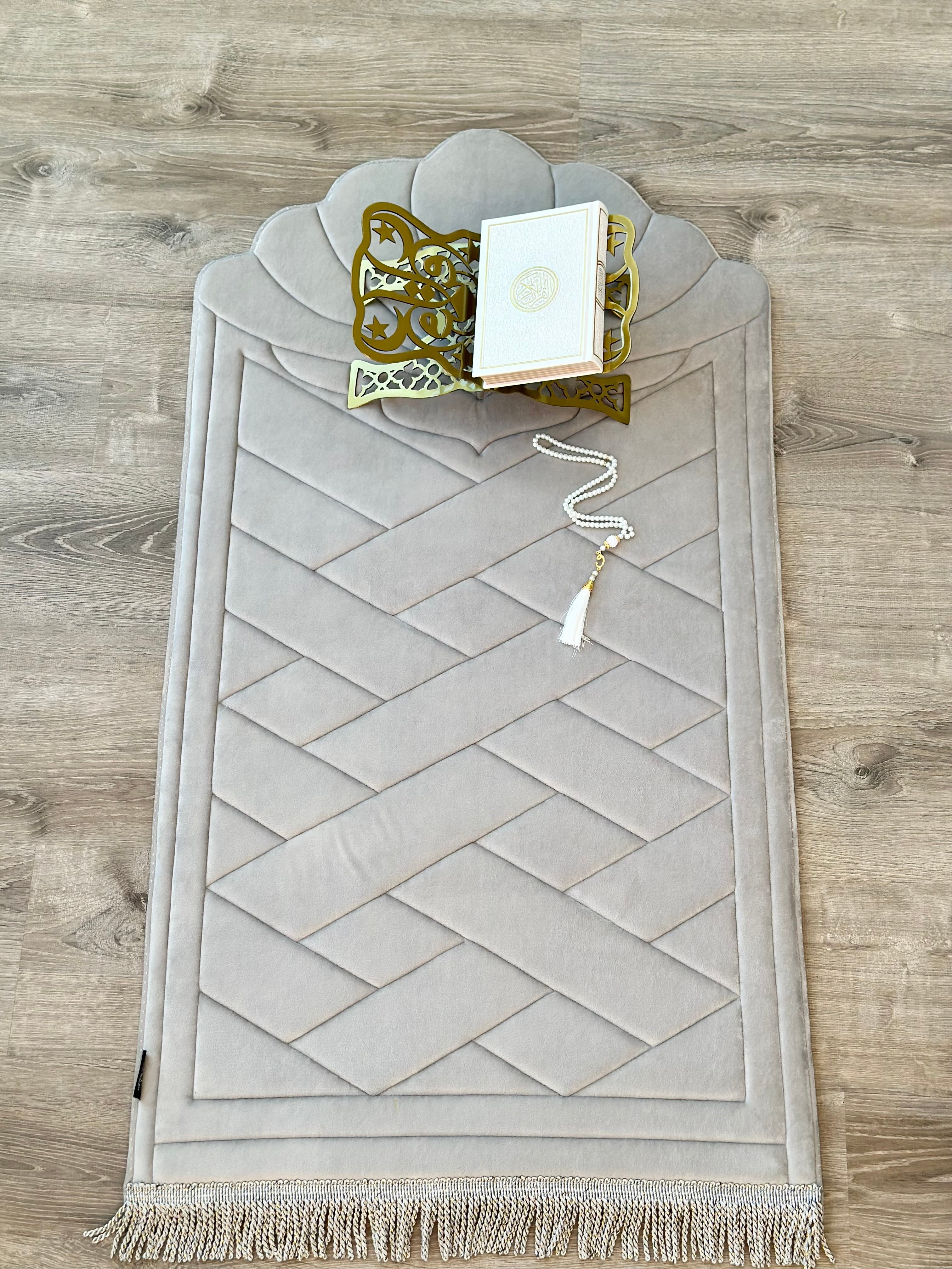 Large Seashell Design Luxury Prayer Mat – Soft Padded Islamic Rug with Tote Bag (Anti-Slip)