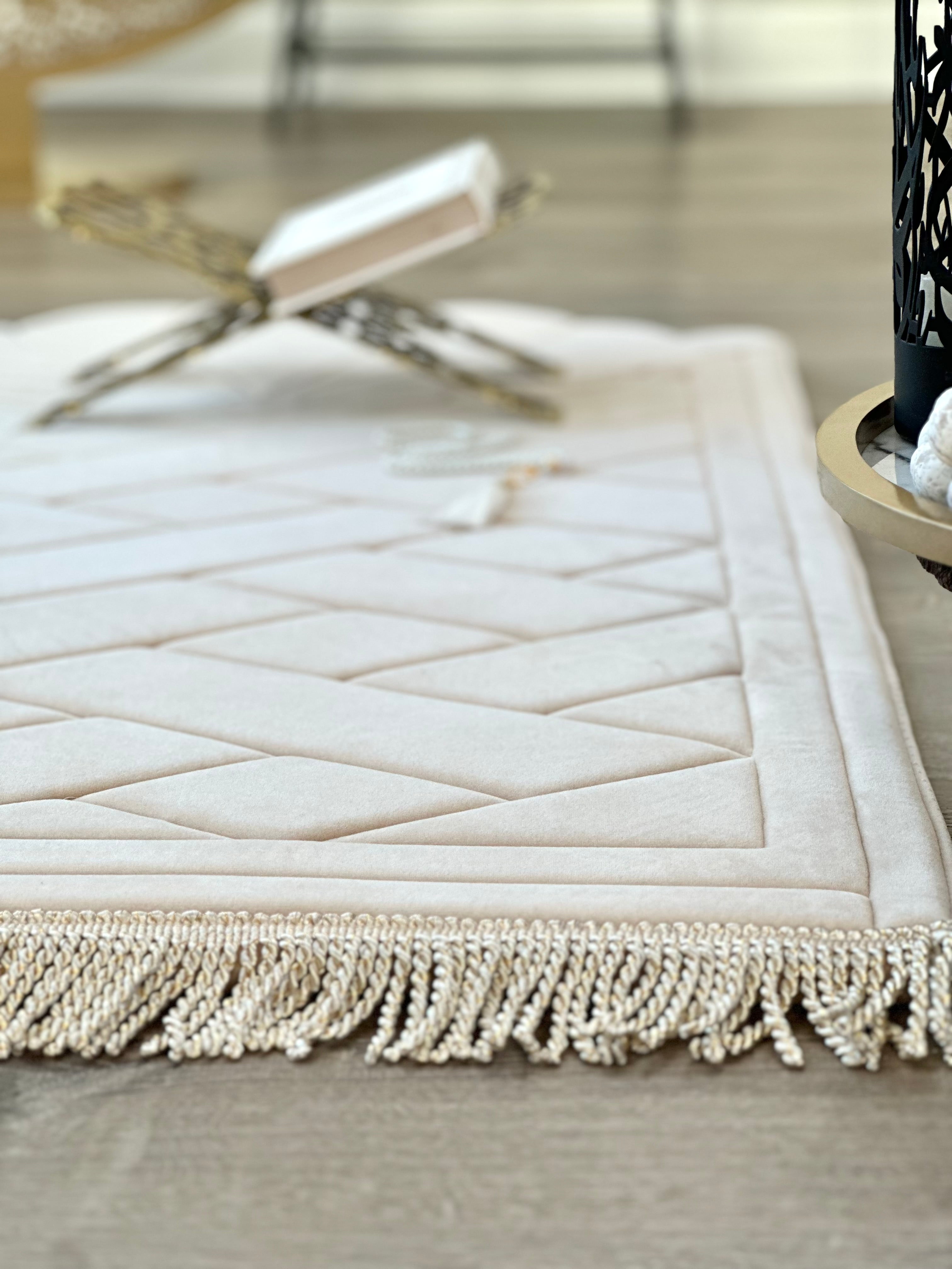 Large Seashell Design Luxury Prayer Mat – Soft Padded Islamic Rug with Tote Bag (Anti-Slip)