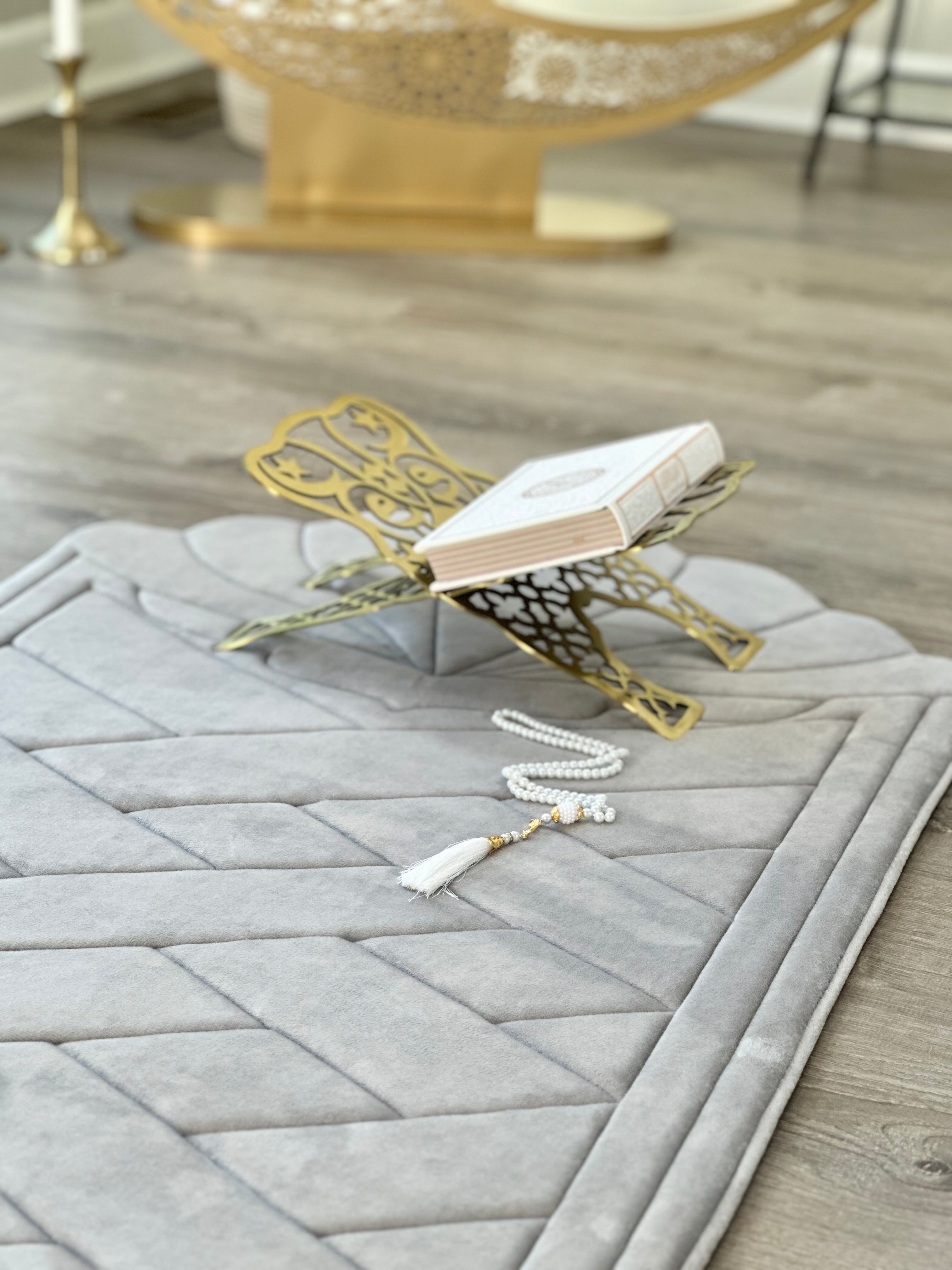 Large Seashell Design Luxury Prayer Mat – Soft Padded Islamic Rug with Tote Bag (Anti-Slip)