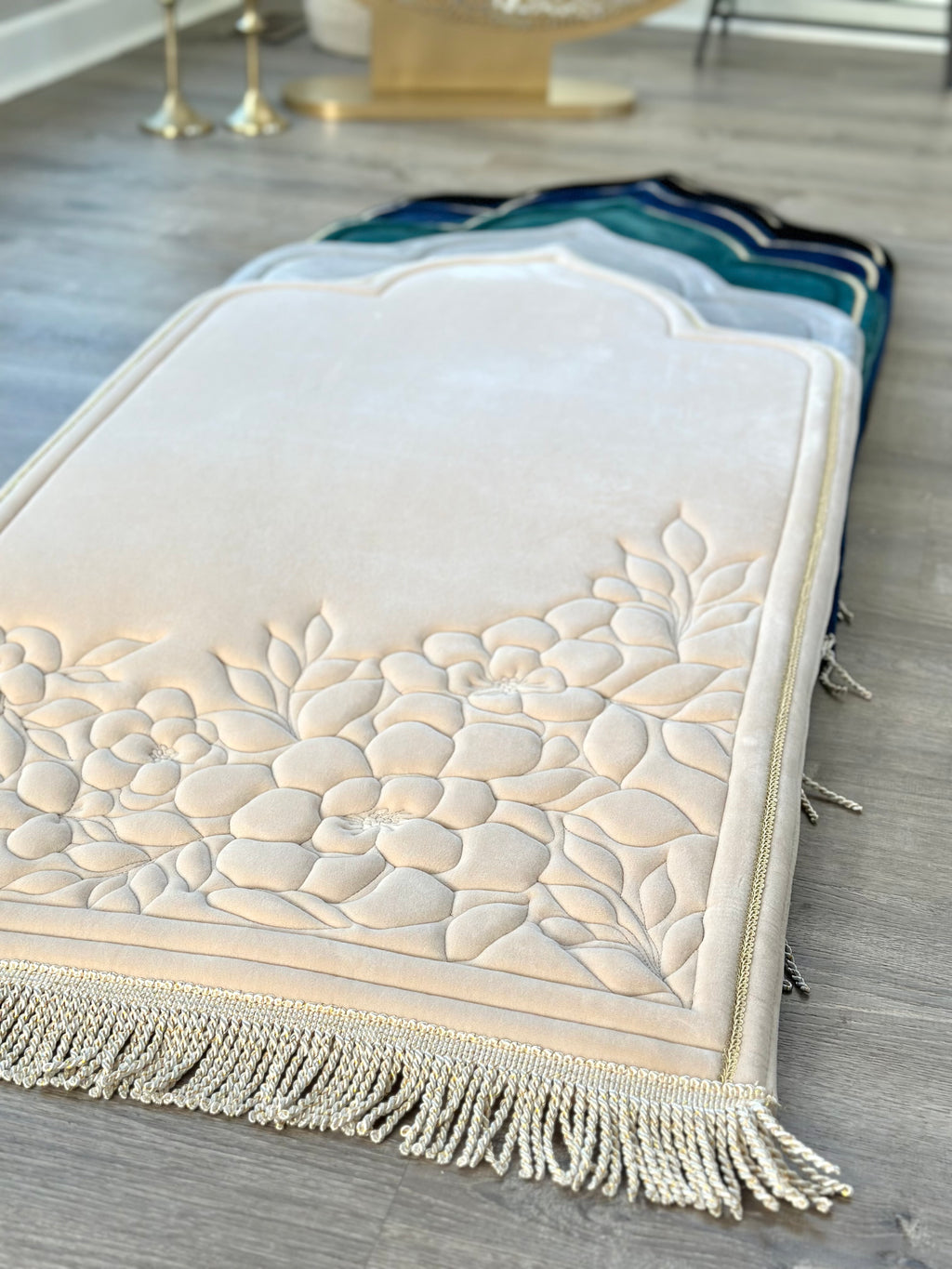 Luxury Padded Prayer Mat / Islamic Prayer Rug with Tote Bag – Non-Slip Floral Design