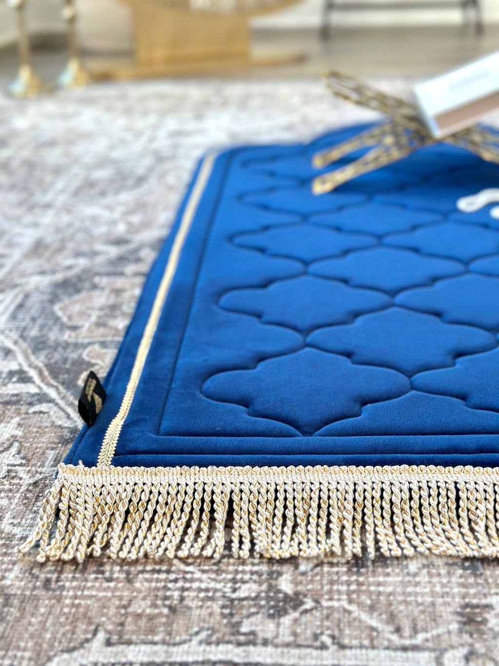 Luxury Padded Anti Slip Moroccan (Adult) Prayer Mat – Soft Islamic Rug with Carrying Case