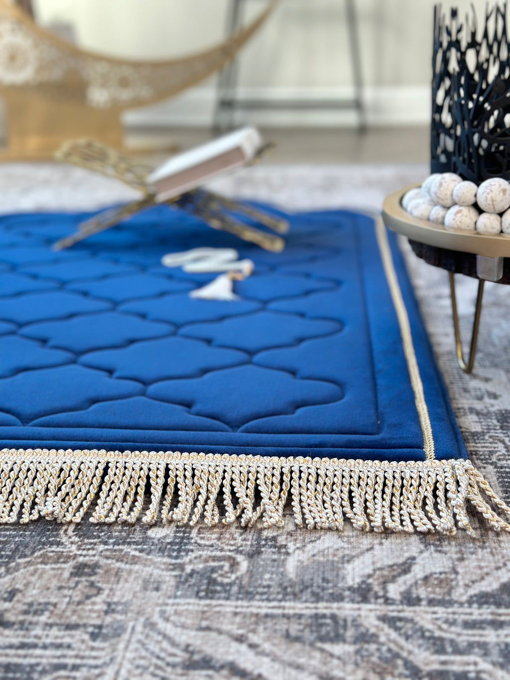 Luxury Padded Anti Slip Moroccan (Adult) Prayer Mat – Soft Islamic Rug with Carrying Case