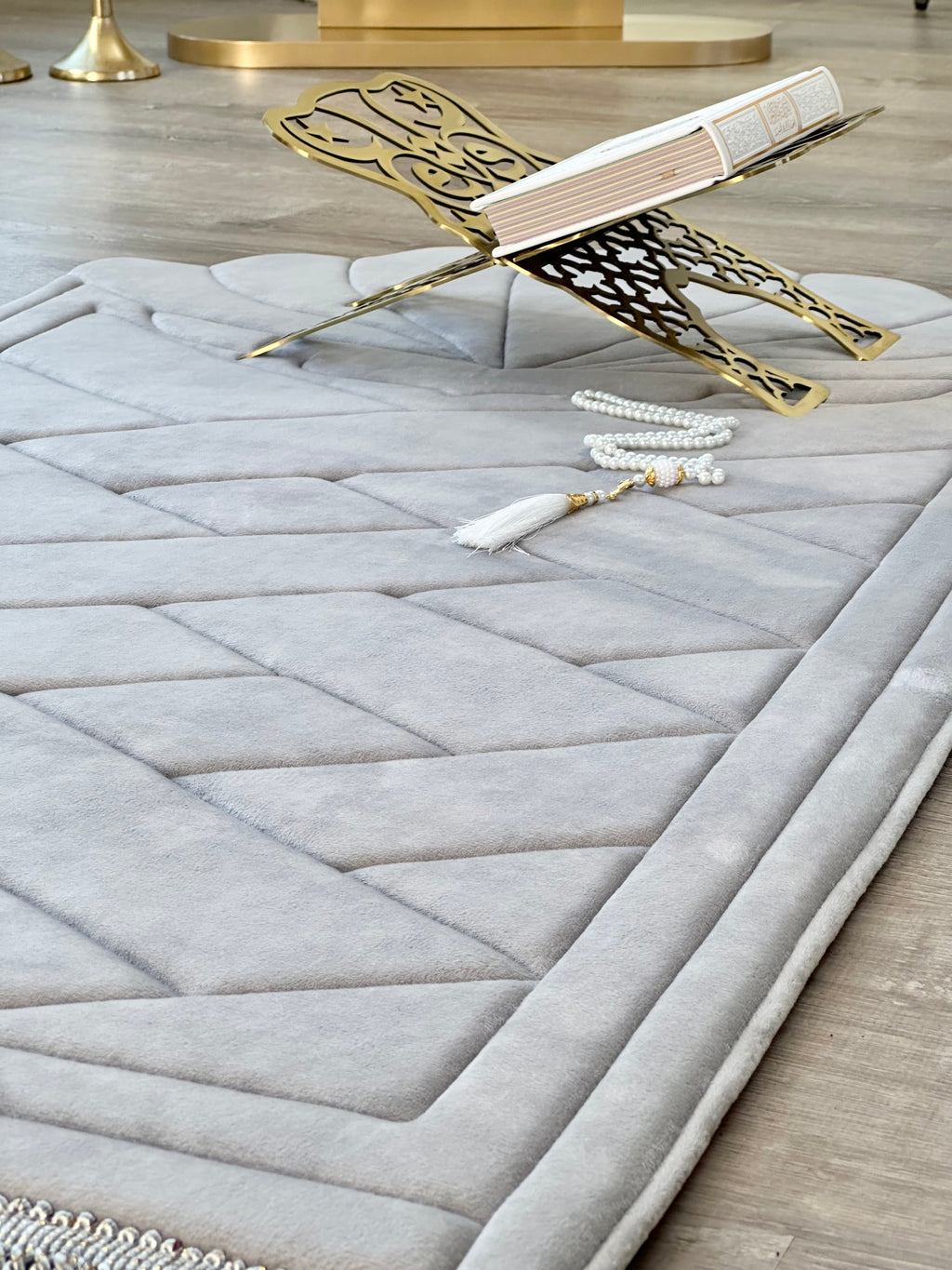 Modern Islamic Rug Large Seashell Design Luxury Prayer Mat – Soft Padded Islamic Rug with ...