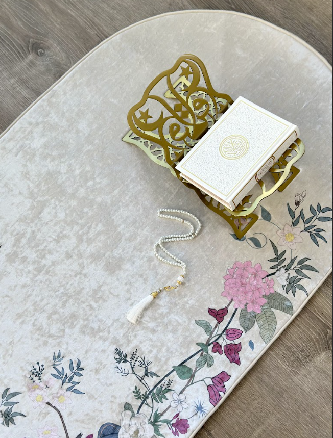 Floral Velvet Prayer Mat – Soft Anti-Slip Islamic Rug with Carrying Case