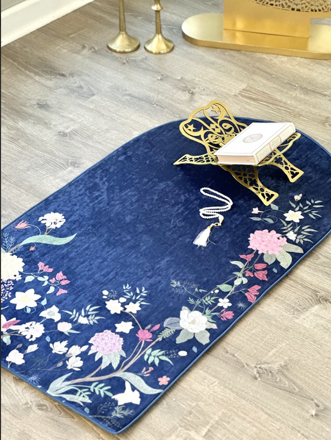 Floral Velvet Prayer Mat – Soft Anti-Slip Islamic Rug with Carrying Case