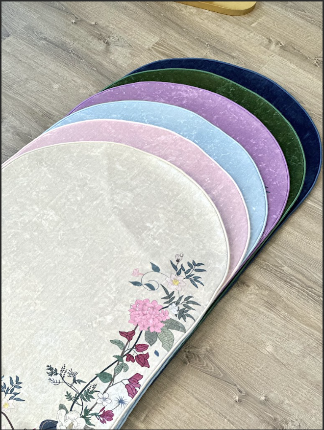 Floral Velvet Prayer Mat – Soft Anti-Slip Islamic Rug with Carrying Case