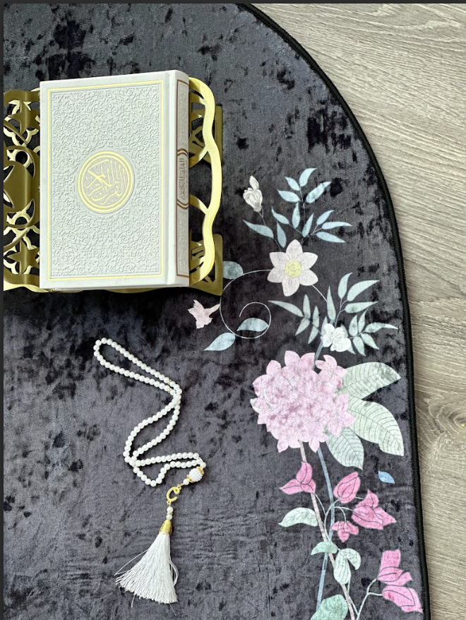 Floral Velvet Prayer Mat – Soft Anti-Slip Islamic Rug with Carrying Case