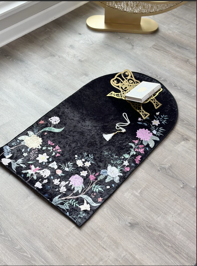 Floral Velvet Prayer Mat – Soft Anti-Slip Islamic Rug with Carrying Case
