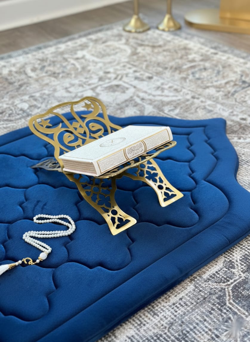 Kids Luxury Padded Anti Slip Moroccan Prayer Mat – Soft Islamic Rug with Carrying Case