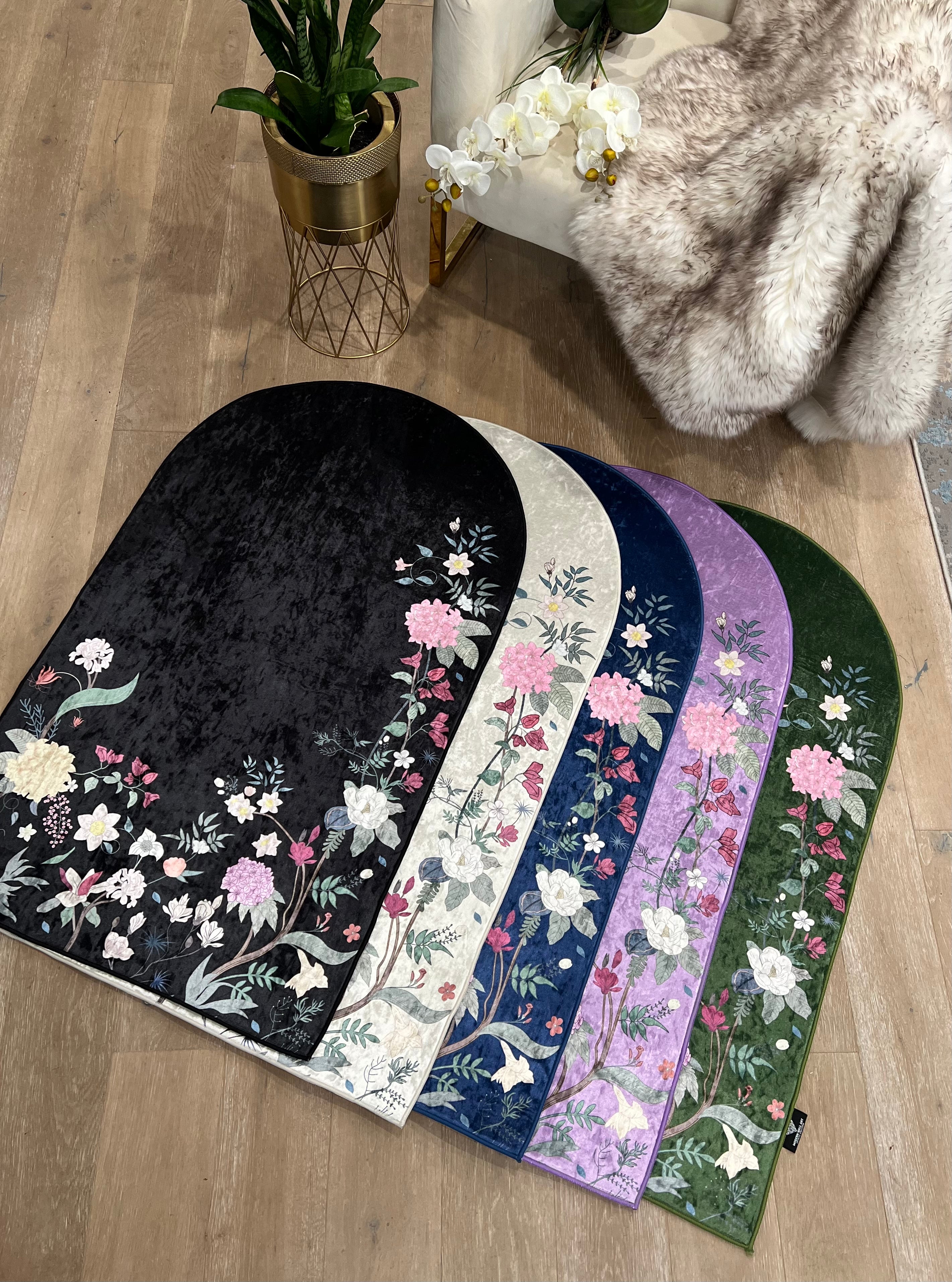 Floral Velvet Prayer Mat – Soft Anti-Slip Islamic Rug with Carrying Case